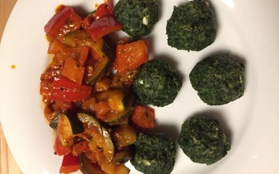 Spinatbällchen mit Ratatouille