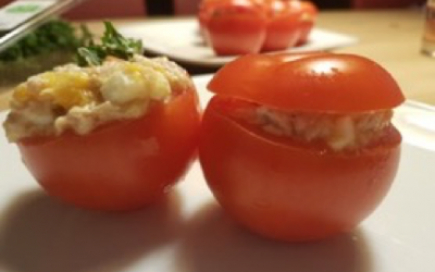 Gefüllte Tomaten mit Thonsalat