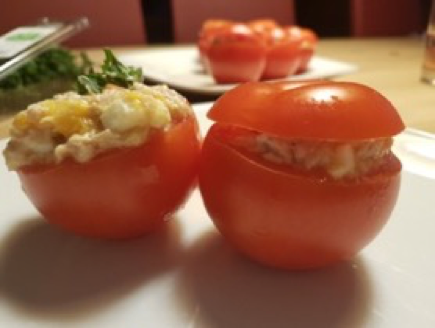 Gefüllte Tomaten mit Thonsalat